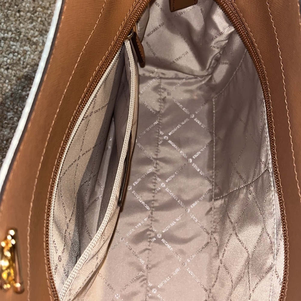 Like new Authentic Michael Kors Shoulder Bag - Picture 11 of 12